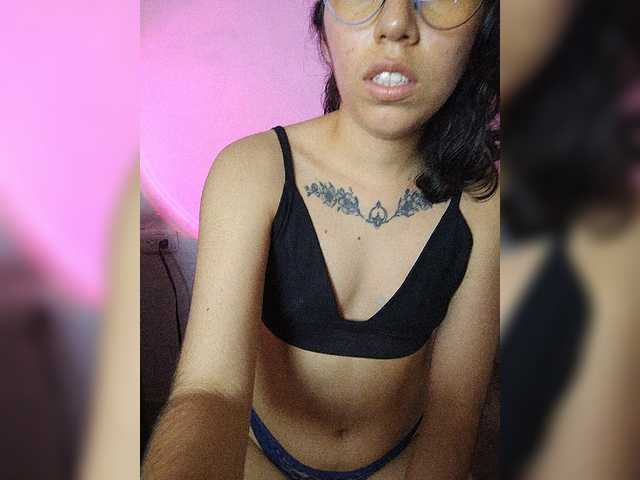 skinny333 live cam on BongaCams
