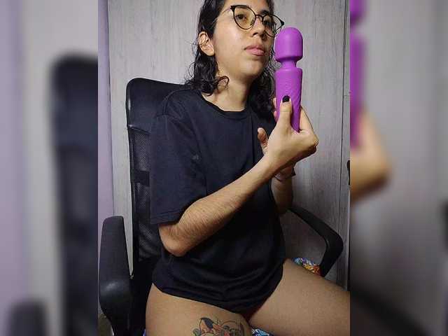 skinny333 live webcam show