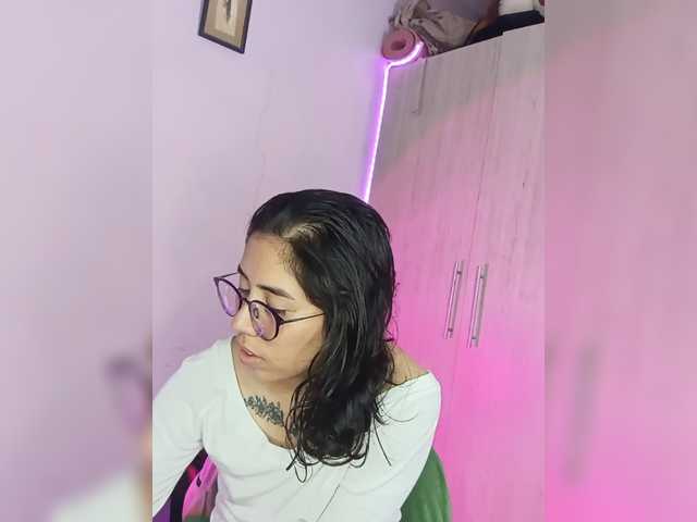 skinny333 live cam on BongaCams