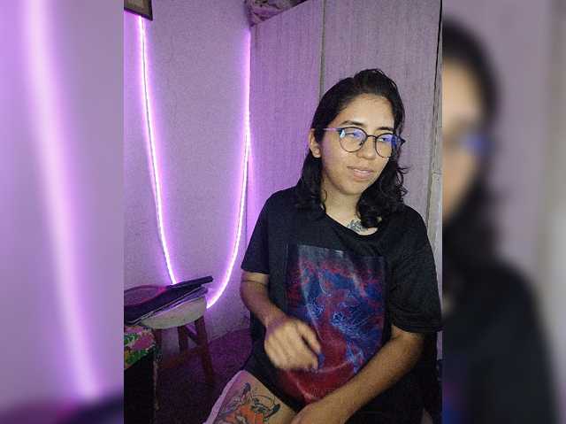 skinny333 live cam on BongaCams