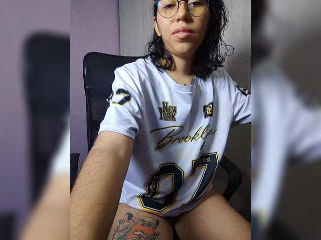 skinny333 live webcam show