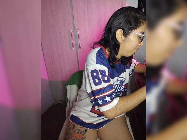 skinny333 live cam on BongaCams