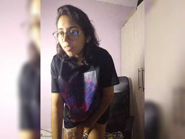 skinny333 live cam on BongaCams