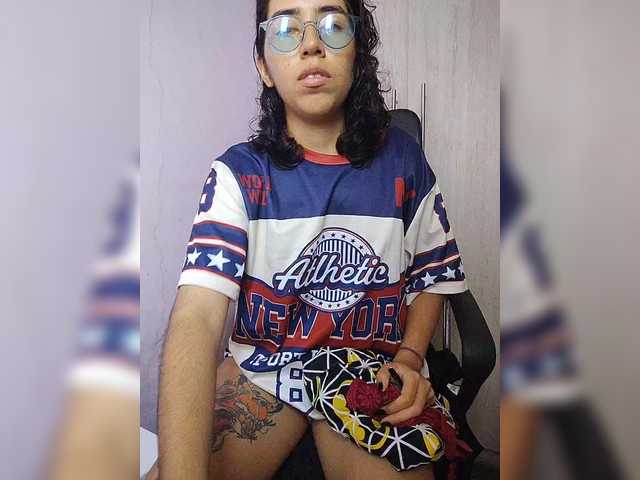 skinny333 live webcam show