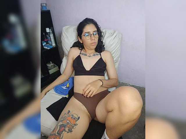 skinny333 live cam on BongaCams