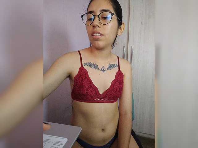 skinny333 live cam on BongaCams