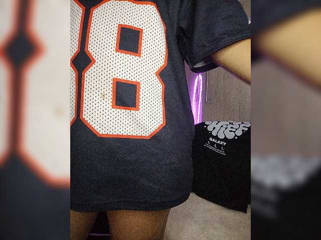 skinny333 — live female cam
