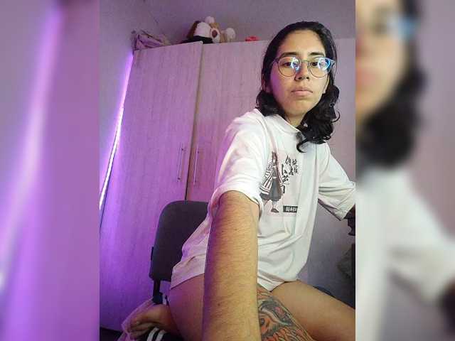 skinny333 live cam on BongaCams