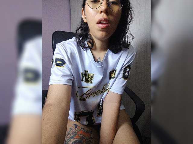 skinny333 live webcam show