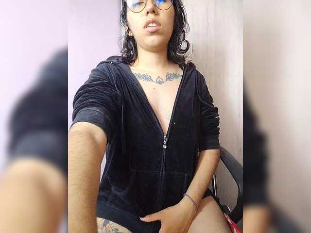 skinny333 live cam on BongaCams
