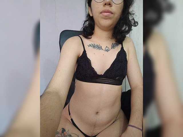 skinny333 live cam on BongaCams