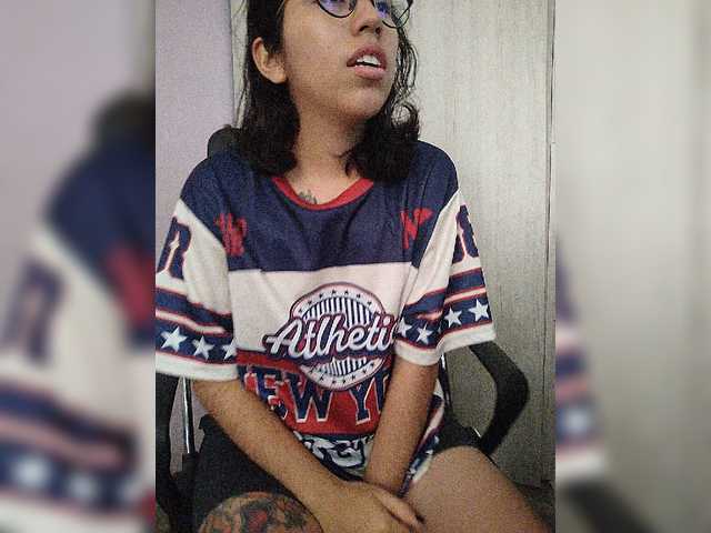 skinny333 live cam on BongaCams