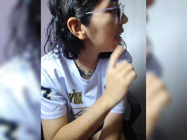skinny333 live cam on BongaCams