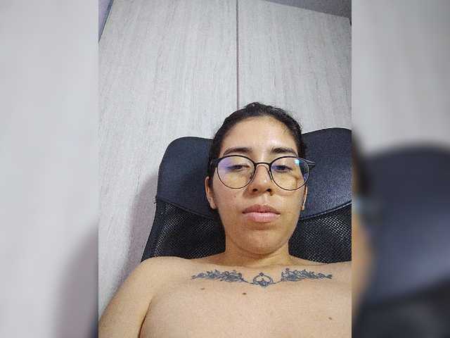 skinny333 live webcam show