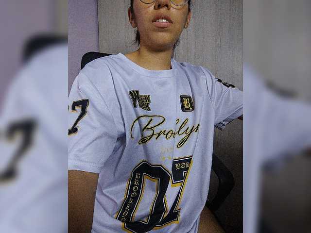 skinny333 live cam on BongaCams