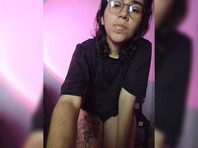 skinny333 live cam on BongaCams