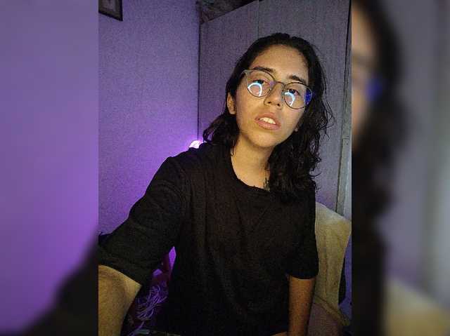 skinny333 live cam on BongaCams