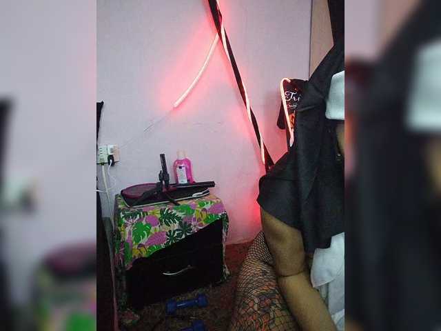 skinny333 live cam on BongaCams