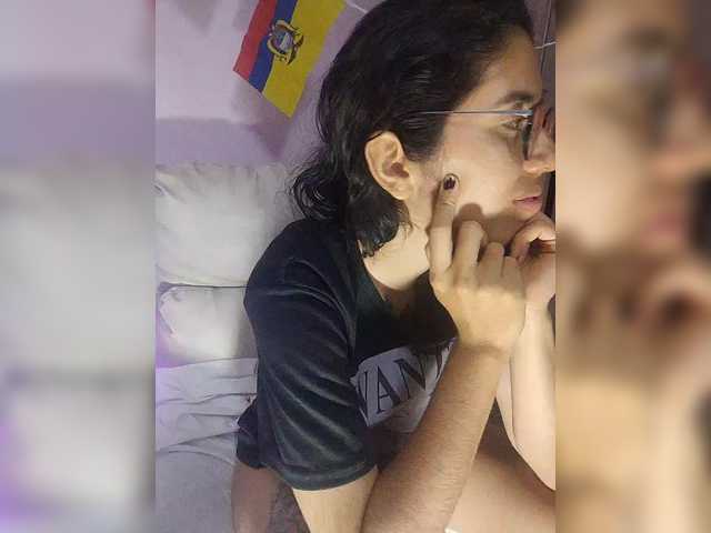 skinny333 live cam on BongaCams