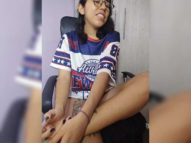 skinny333 live webcam show
