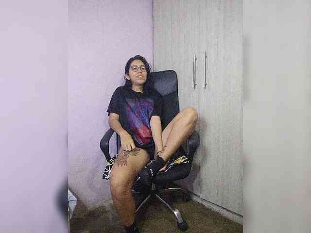 skinny333 webcam