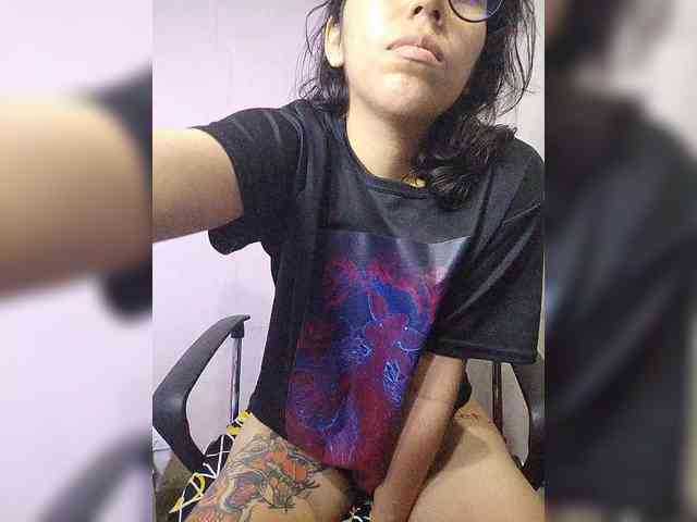 skinny333 webcam