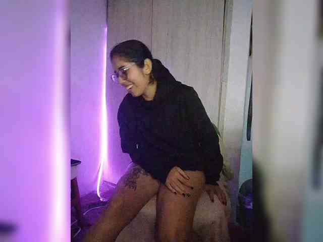 skinny333 webcam