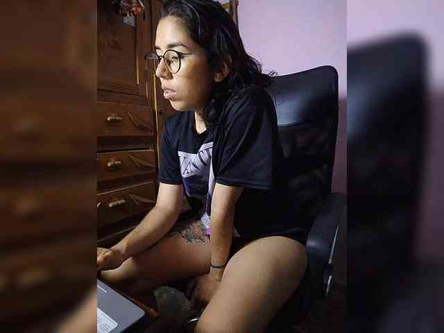 skinny333 webcam