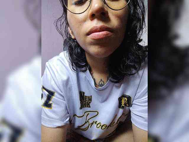 skinny333 webcam