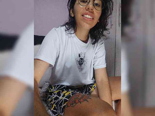 skinny333 webcam