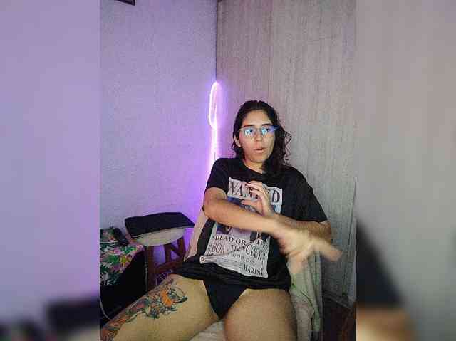 skinny333 webcam