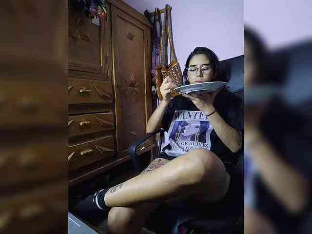 skinny333 webcam