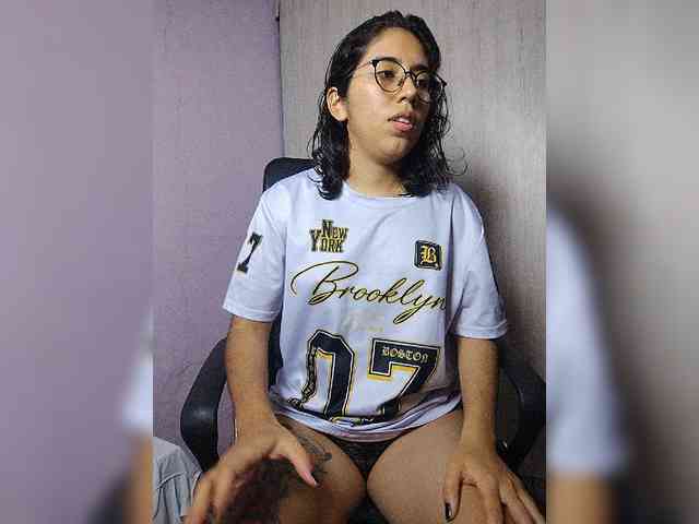 skinny333 webcam