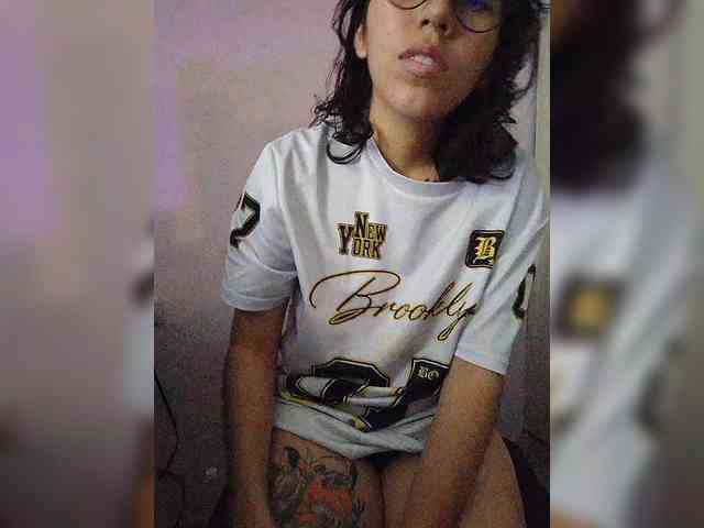 skinny333 webcam