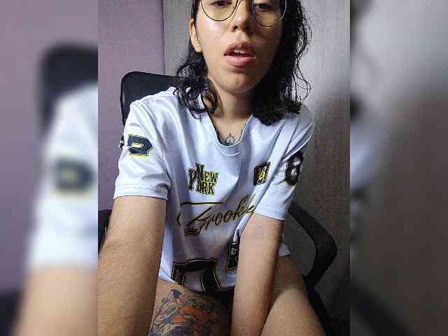 skinny333 webcam
