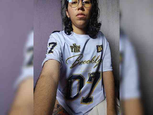 skinny333 webcam