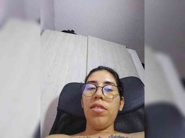 skinny333 webcam