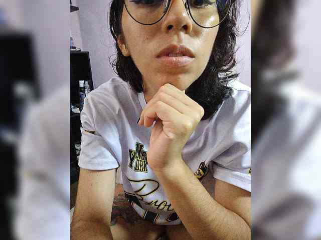skinny333 webcam