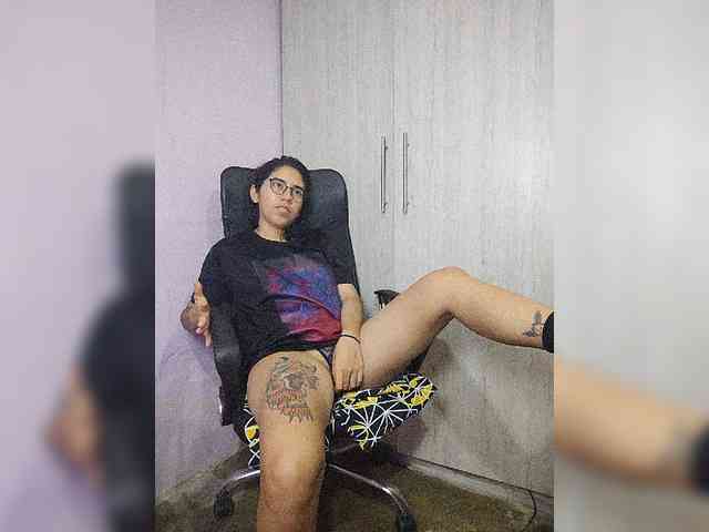 skinny333 webcam