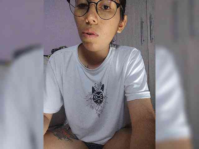 skinny333 webcam