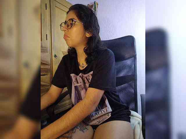 skinny333 webcam