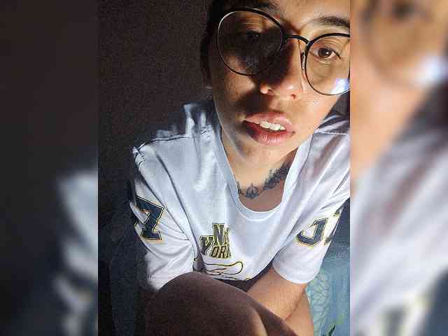 skinny333 webcam