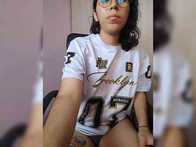 skinny333 webcam
