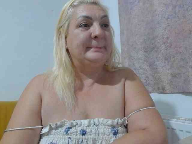 Modèle: Clarabbw49hot