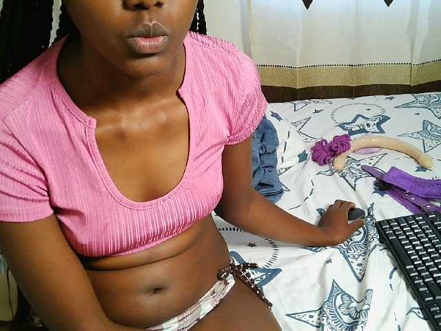 Issabela-Rozie live cam on BongaCams