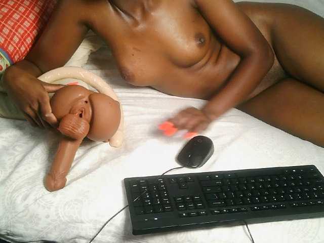 Issabela-Rozie live cam on BongaCams