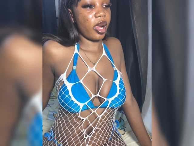 Slimzyy live cam on BongaCams