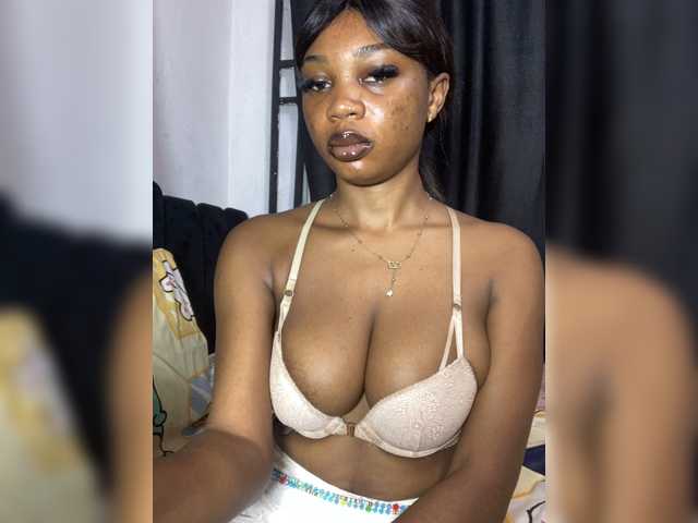 Slimzyy live cam on BongaCams