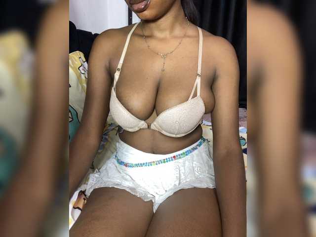 Slimzyy live cam on BongaCams