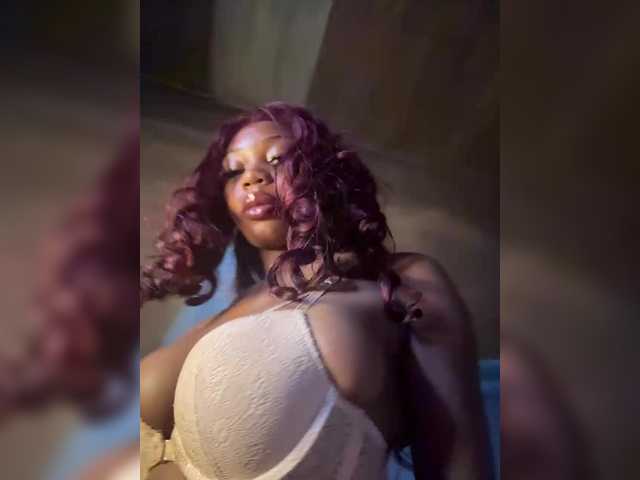 Slimzyy live cam on BongaCams